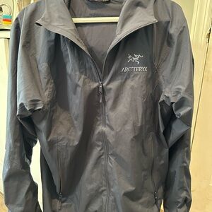Arc’teryx Kadin Softshell jacket in navy size medium in excellent condition.